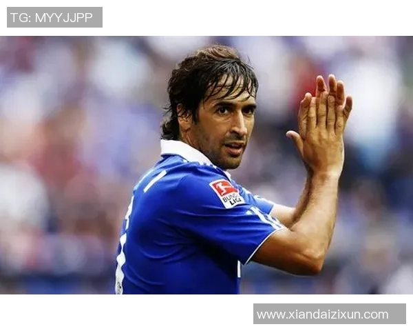 足球明星风采：探索全球顶级球员的职业成就与场上瞬间